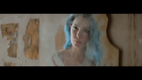 Halsey Blauw Haar Now Or Never GIF | GIFs.nl